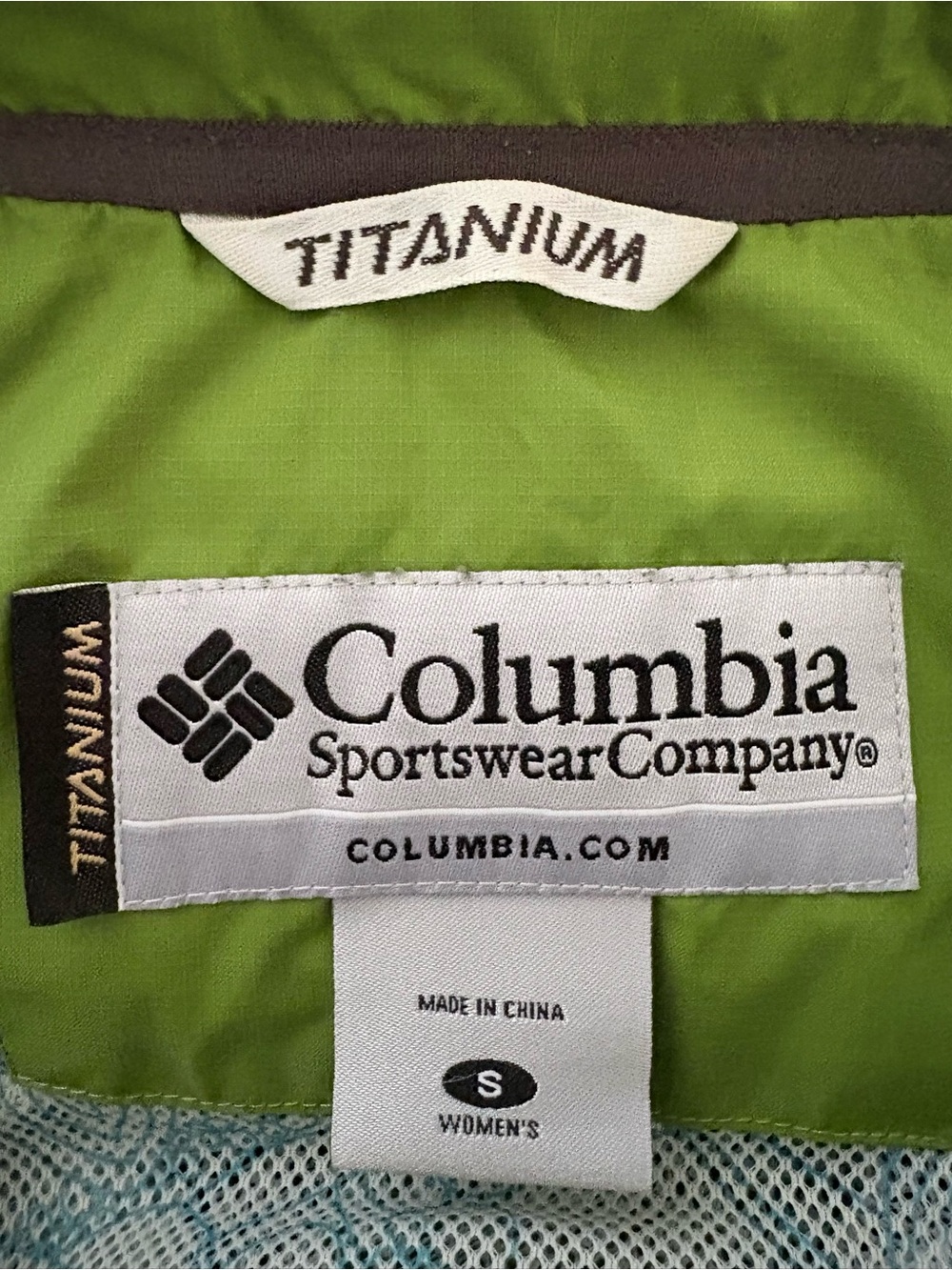 Columbia Titanium Green Waterproof Hooded
Rain Jacket Small - Picture 2 of 16